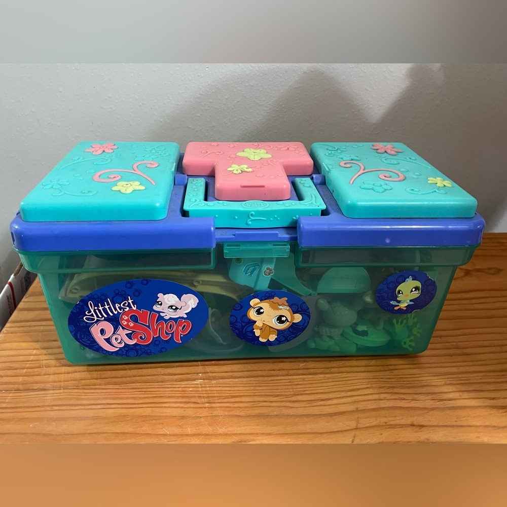 Little pet shop all from 2007-2010 carrier and tons of pets & accessories